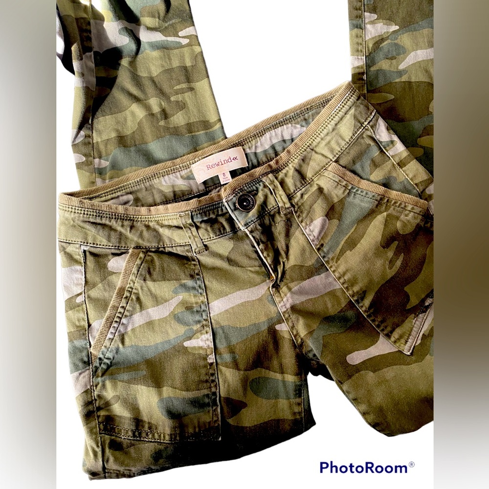 Camo pants size 0 by Rewind